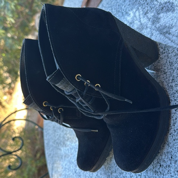 Prada Suede Platform Lace Up Ankle Booties. Excellent Condition.  Classic & Sexy - Picture 13 of 13